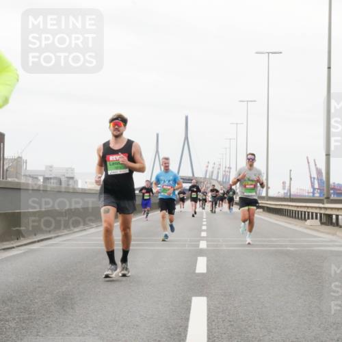 03.10.2025 - Köhlbrandbrückenlauf Matties Gatica Varas http://msf.ph/oto/9186914 03.10.2025 15:48:10 Position 3 7873 meine-sportfotos.de