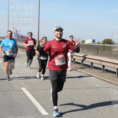 03.10.2025 - Köhlbrandbrückenlauf Yannick Fuchs http://msf.ph/oto/9186915 03.10.2025 12:06:06 Position 3 5459 meine-sportfotos.de