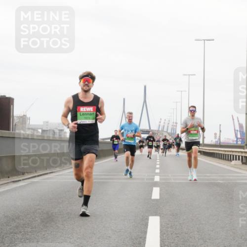 03.10.2025 - Köhlbrandbrückenlauf Matties Gatica Varas http://msf.ph/oto/9186916 03.10.2025 15:48:11 Position 3 7873 meine-sportfotos.de