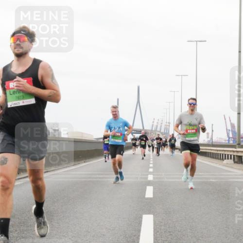 03.10.2025 - Köhlbrandbrückenlauf Matties Gatica Varas http://msf.ph/oto/9186920 03.10.2025 15:48:12 Position 3 7873 meine-sportfotos.de