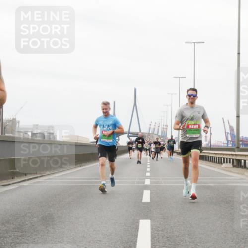 03.10.2025 - Köhlbrandbrückenlauf Matties Gatica Varas http://msf.ph/oto/9186923 03.10.2025 15:48:12 Position 3  meine-sportfotos.de