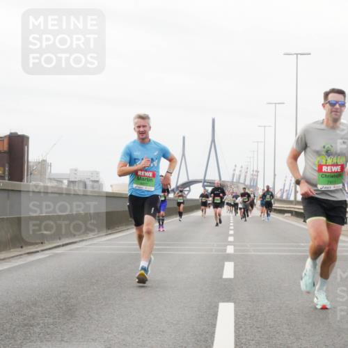 03.10.2025 - Köhlbrandbrückenlauf Matties Gatica Varas http://msf.ph/oto/9186927 03.10.2025 15:48:13 Position 3 10, 9377, 7411 meine-sportfotos.de