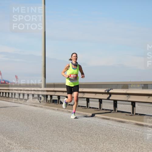 03.10.2025 - Köhlbrandbrückenlauf Yannick Fuchs http://msf.ph/oto/9186929 03.10.2025 11:45:20 Position 3  meine-sportfotos.de