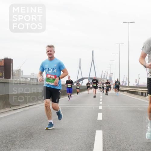 03.10.2025 - Köhlbrandbrückenlauf Matties Gatica Varas http://msf.ph/oto/9186930 03.10.2025 15:48:14 Position 3 9377, 7411 meine-sportfotos.de