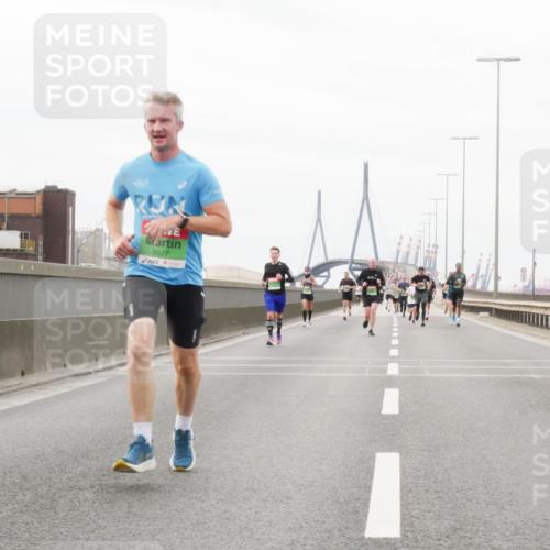 03.10.2025 - Köhlbrandbrückenlauf Matties Gatica Varas http://msf.ph/oto/9186931 03.10.2025 15:48:14 Position 3 9377 meine-sportfotos.de