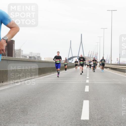 03.10.2025 - Köhlbrandbrückenlauf Matties Gatica Varas http://msf.ph/oto/9186935 03.10.2025 15:48:15 Position 3 2377 meine-sportfotos.de