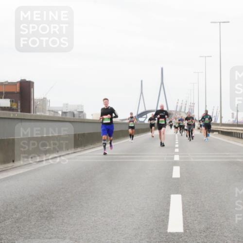 03.10.2025 - Köhlbrandbrückenlauf Matties Gatica Varas http://msf.ph/oto/9186940 03.10.2025 15:48:16 Position 3  meine-sportfotos.de