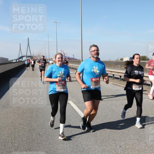 03.10.2025 - Köhlbrandbrückenlauf Yannick Fuchs http://msf.ph/oto/9186946 03.10.2025 12:06:08 Position 3 6453, 6457, 643 meine-sportfotos.de