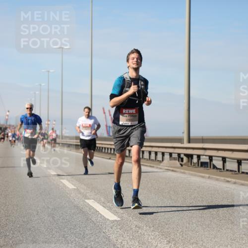 03.10.2025 - Köhlbrandbrückenlauf Yannick Fuchs http://msf.ph/oto/9186951 03.10.2025 11:45:23 Position 3 4763 meine-sportfotos.de
