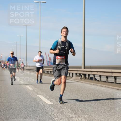 03.10.2025 - Köhlbrandbrückenlauf Yannick Fuchs http://msf.ph/oto/9186953 03.10.2025 11:45:23 Position 3 4763 meine-sportfotos.de