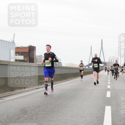 03.10.2025 - Köhlbrandbrückenlauf Matties Gatica Varas http://msf.ph/oto/9186954 03.10.2025 15:48:19 Position 3  meine-sportfotos.de