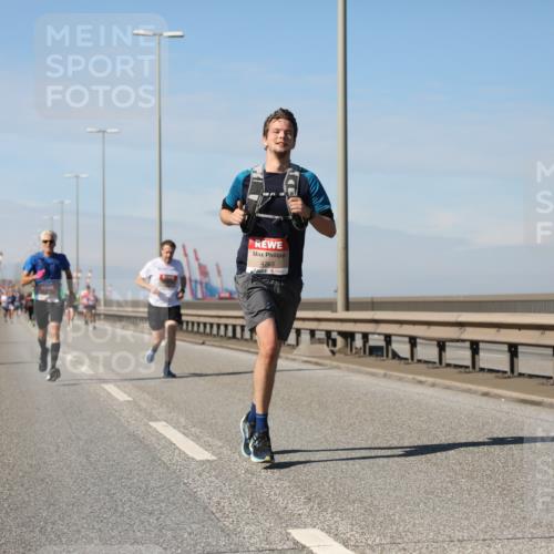 03.10.2025 - Köhlbrandbrückenlauf Yannick Fuchs http://msf.ph/oto/9186955 03.10.2025 11:45:23 Position 3 4763 meine-sportfotos.de