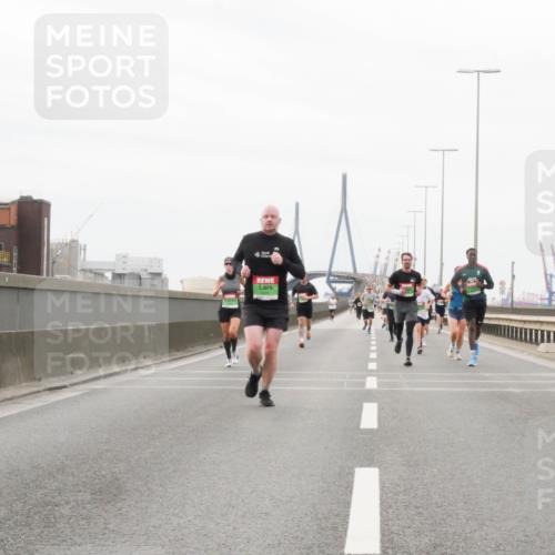 03.10.2025 - Köhlbrandbrückenlauf Matties Gatica Varas http://msf.ph/oto/9186962 03.10.2025 15:48:21 Position 3  meine-sportfotos.de