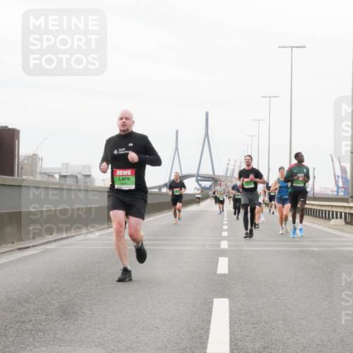 03.10.2025 - Köhlbrandbrückenlauf Matties Gatica Varas http://msf.ph/oto/9186966 03.10.2025 15:48:21 Position 3 9484 meine-sportfotos.de