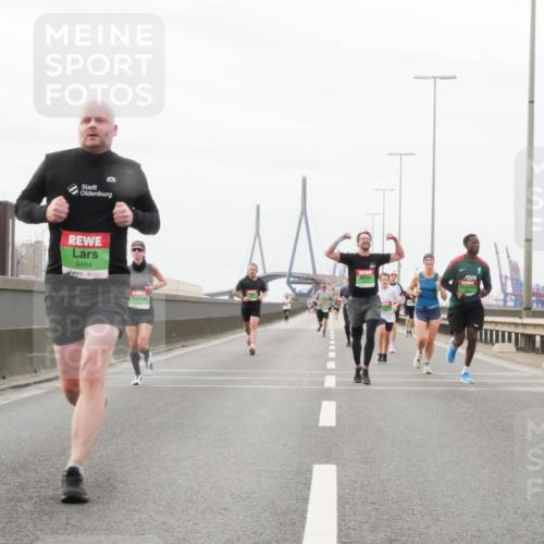 03.10.2025 - Köhlbrandbrückenlauf Matties Gatica Varas http://msf.ph/oto/9186971 03.10.2025 15:48:22 Position 3 9484 meine-sportfotos.de
