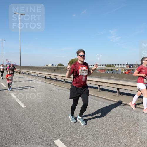 03.10.2025 - Köhlbrandbrückenlauf Yannick Fuchs http://msf.ph/oto/9186974 03.10.2025 12:06:10 Position 3  meine-sportfotos.de