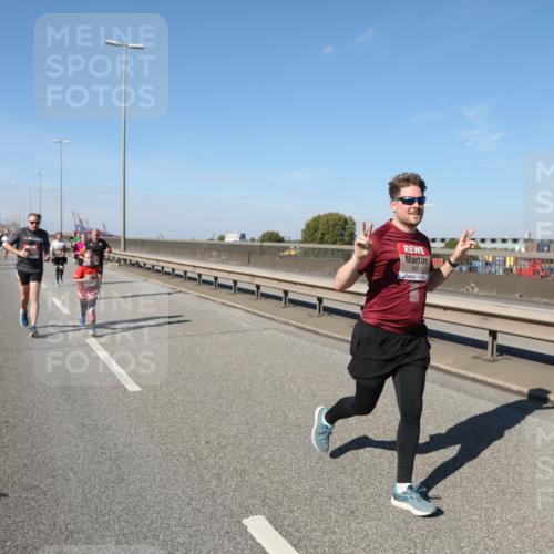 03.10.2025 - Köhlbrandbrückenlauf Yannick Fuchs http://msf.ph/oto/9186978 03.10.2025 12:06:11 Position 3  meine-sportfotos.de