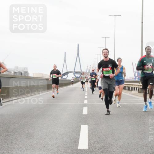 03.10.2025 - Köhlbrandbrückenlauf Matties Gatica Varas http://msf.ph/oto/9186980 03.10.2025 15:48:24 Position 3 7308 meine-sportfotos.de