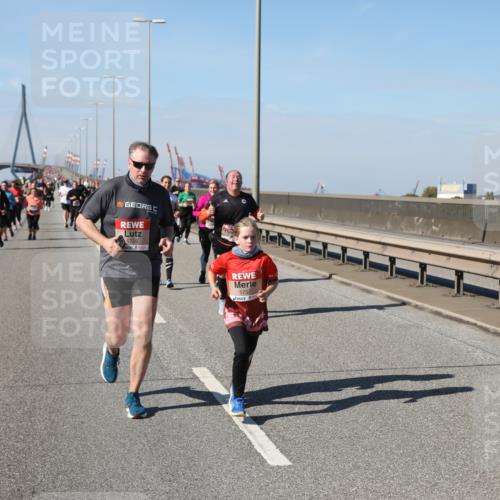 03.10.2025 - Köhlbrandbrückenlauf Yannick Fuchs http://msf.ph/oto/9186986 03.10.2025 12:06:11 Position 3 5755, 5757 meine-sportfotos.de