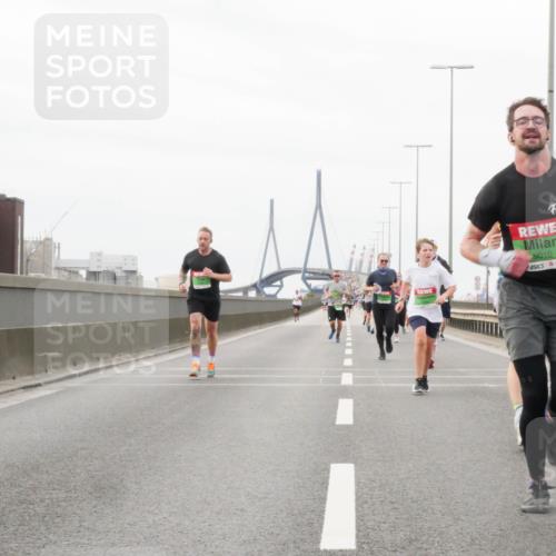 03.10.2025 - Köhlbrandbrückenlauf Matties Gatica Varas http://msf.ph/oto/9186987 03.10.2025 15:48:26 Position 3 9010 meine-sportfotos.de
