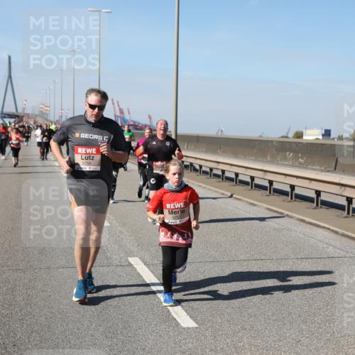 03.10.2025 - Köhlbrandbrückenlauf Yannick Fuchs http://msf.ph/oto/9186990 03.10.2025 12:06:12 Position 3 5755, 5757 meine-sportfotos.de