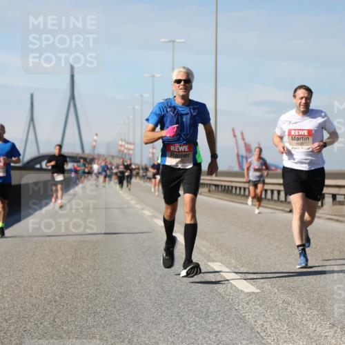 03.10.2025 - Köhlbrandbrückenlauf Yannick Fuchs http://msf.ph/oto/9186993 03.10.2025 11:45:25 Position 3 4425 meine-sportfotos.de