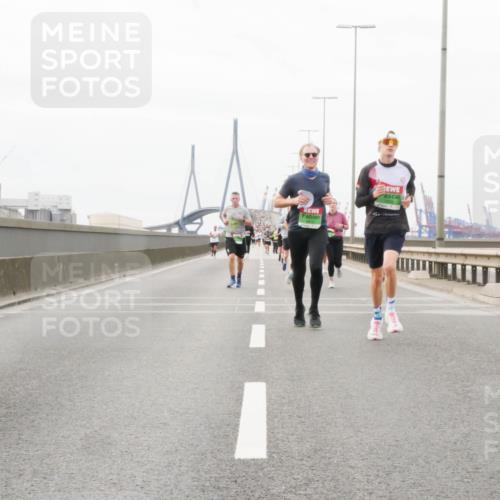 03.10.2025 - Köhlbrandbrückenlauf Matties Gatica Varas http://msf.ph/oto/9187001 03.10.2025 15:48:29 Position 3  meine-sportfotos.de