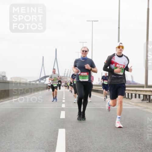 03.10.2025 - Köhlbrandbrückenlauf Matties Gatica Varas http://msf.ph/oto/9187005 03.10.2025 15:48:30 Position 3 9619 meine-sportfotos.de