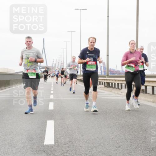 03.10.2025 - Köhlbrandbrückenlauf Matties Gatica Varas http://msf.ph/oto/9187022 03.10.2025 15:48:34 Position 3 7297 meine-sportfotos.de