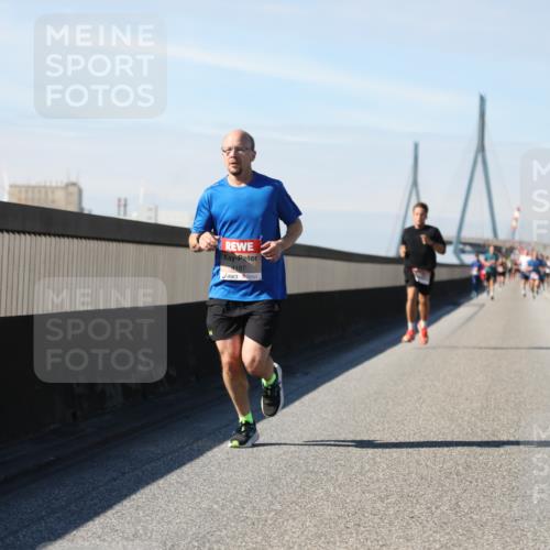 03.10.2025 - Köhlbrandbrückenlauf Yannick Fuchs http://msf.ph/oto/9187023 03.10.2025 11:45:28 Position 3 4187 meine-sportfotos.de