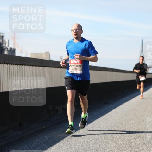 03.10.2025 - Köhlbrandbrückenlauf Yannick Fuchs http://msf.ph/oto/9187032 03.10.2025 11:45:28 Position 3 4187 meine-sportfotos.de