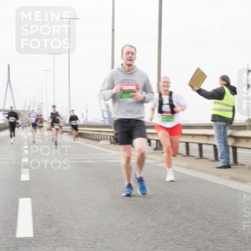 03.10.2025 - Köhlbrandbrückenlauf Matties Gatica Varas http://msf.ph/oto/9187040 03.10.2025 15:48:38 Position 3  meine-sportfotos.de