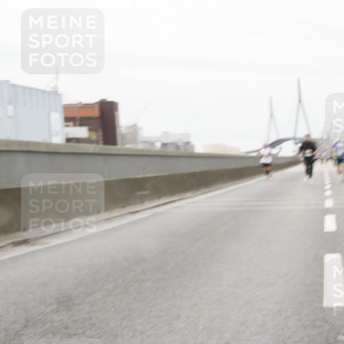 03.10.2025 - Köhlbrandbrückenlauf Matties Gatica Varas http://msf.ph/oto/9187041 03.10.2025 15:48:39 Position 3  meine-sportfotos.de