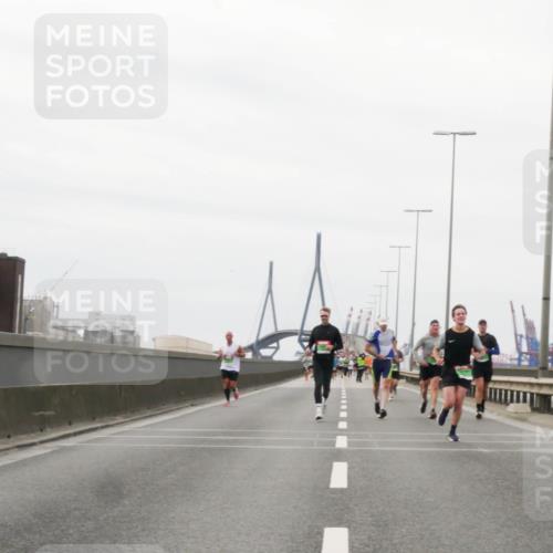 03.10.2025 - Köhlbrandbrückenlauf Matties Gatica Varas http://msf.ph/oto/9187049 03.10.2025 15:48:41 Position 3  meine-sportfotos.de