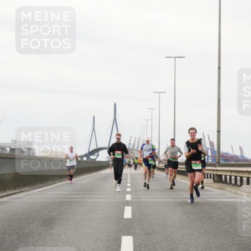 03.10.2025 - Köhlbrandbrückenlauf Matties Gatica Varas http://msf.ph/oto/9187053 03.10.2025 15:48:42 Position 3  meine-sportfotos.de