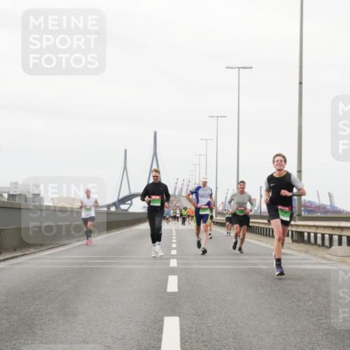 03.10.2025 - Köhlbrandbrückenlauf Matties Gatica Varas http://msf.ph/oto/9187055 03.10.2025 15:48:43 Position 3  meine-sportfotos.de