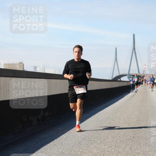03.10.2025 - Köhlbrandbrückenlauf Yannick Fuchs http://msf.ph/oto/9187063 03.10.2025 11:45:31 Position 3 4073 meine-sportfotos.de