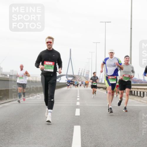 03.10.2025 - Köhlbrandbrückenlauf Matties Gatica Varas http://msf.ph/oto/9187071 03.10.2025 15:48:46 Position 3 7224 meine-sportfotos.de