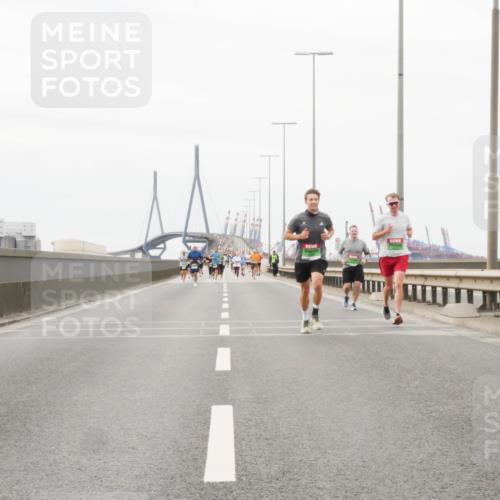 03.10.2025 - Köhlbrandbrückenlauf Matties Gatica Varas http://msf.ph/oto/9187084 03.10.2025 15:48:49 Position 3  meine-sportfotos.de