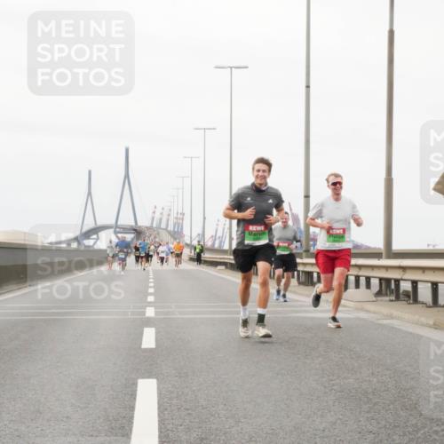 03.10.2025 - Köhlbrandbrückenlauf Matties Gatica Varas http://msf.ph/oto/9187091 03.10.2025 15:48:50 Position 3  meine-sportfotos.de
