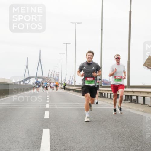 03.10.2025 - Köhlbrandbrückenlauf Matties Gatica Varas http://msf.ph/oto/9187093 03.10.2025 15:48:51 Position 3  meine-sportfotos.de