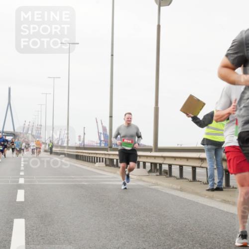 03.10.2025 - Köhlbrandbrückenlauf Matties Gatica Varas http://msf.ph/oto/9187102 03.10.2025 15:48:53 Position 3 8784 meine-sportfotos.de