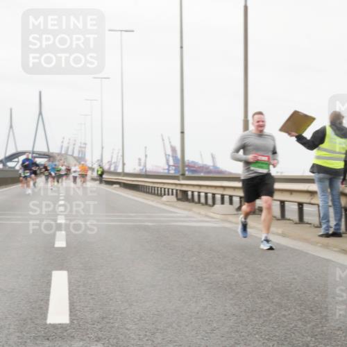 03.10.2025 - Köhlbrandbrückenlauf Matties Gatica Varas http://msf.ph/oto/9187107 03.10.2025 15:48:54 Position 3  meine-sportfotos.de