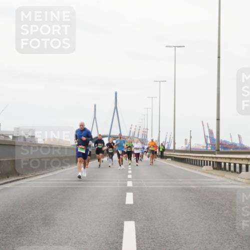 03.10.2025 - Köhlbrandbrückenlauf Matties Gatica Varas http://msf.ph/oto/9187112 03.10.2025 15:49:00 Position 3  meine-sportfotos.de