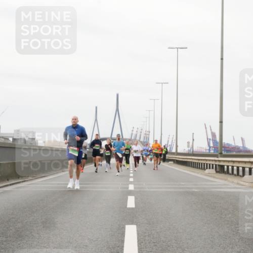 03.10.2025 - Köhlbrandbrückenlauf Matties Gatica Varas http://msf.ph/oto/9187119 03.10.2025 15:49:02 Position 3  meine-sportfotos.de