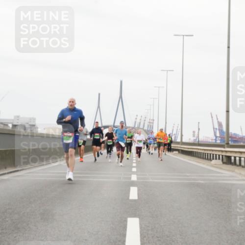03.10.2025 - Köhlbrandbrückenlauf Matties Gatica Varas http://msf.ph/oto/9187122 03.10.2025 15:49:02 Position 3  meine-sportfotos.de