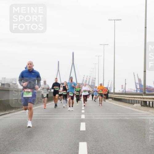 03.10.2025 - Köhlbrandbrückenlauf Matties Gatica Varas http://msf.ph/oto/9187125 03.10.2025 15:49:03 Position 3  meine-sportfotos.de