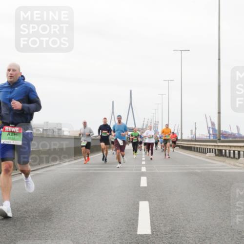 03.10.2025 - Köhlbrandbrückenlauf Matties Gatica Varas http://msf.ph/oto/9187127 03.10.2025 15:49:05 Position 3 2, 9127 meine-sportfotos.de