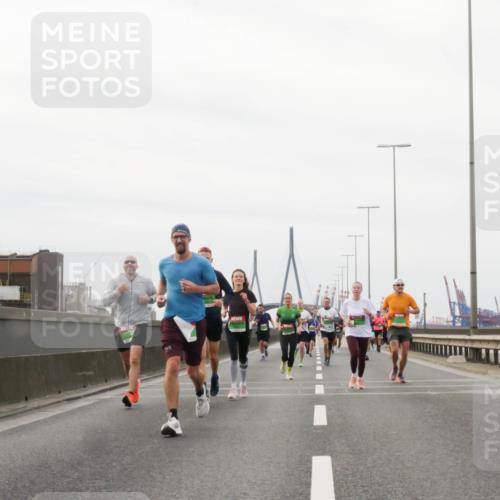 03.10.2025 - Köhlbrandbrückenlauf Matties Gatica Varas http://msf.ph/oto/9187140 03.10.2025 15:49:08 Position 3  meine-sportfotos.de