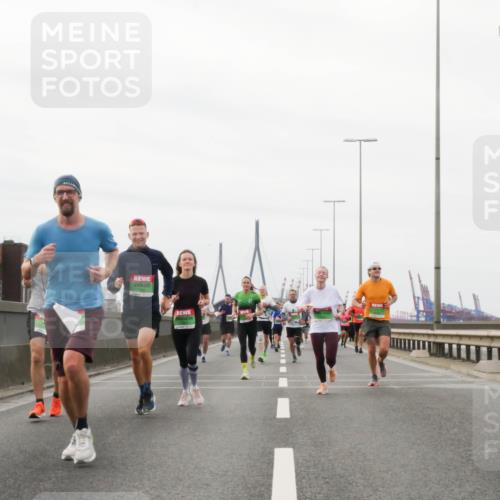 03.10.2025 - Köhlbrandbrückenlauf Matties Gatica Varas http://msf.ph/oto/9187144 03.10.2025 15:49:09 Position 3  meine-sportfotos.de